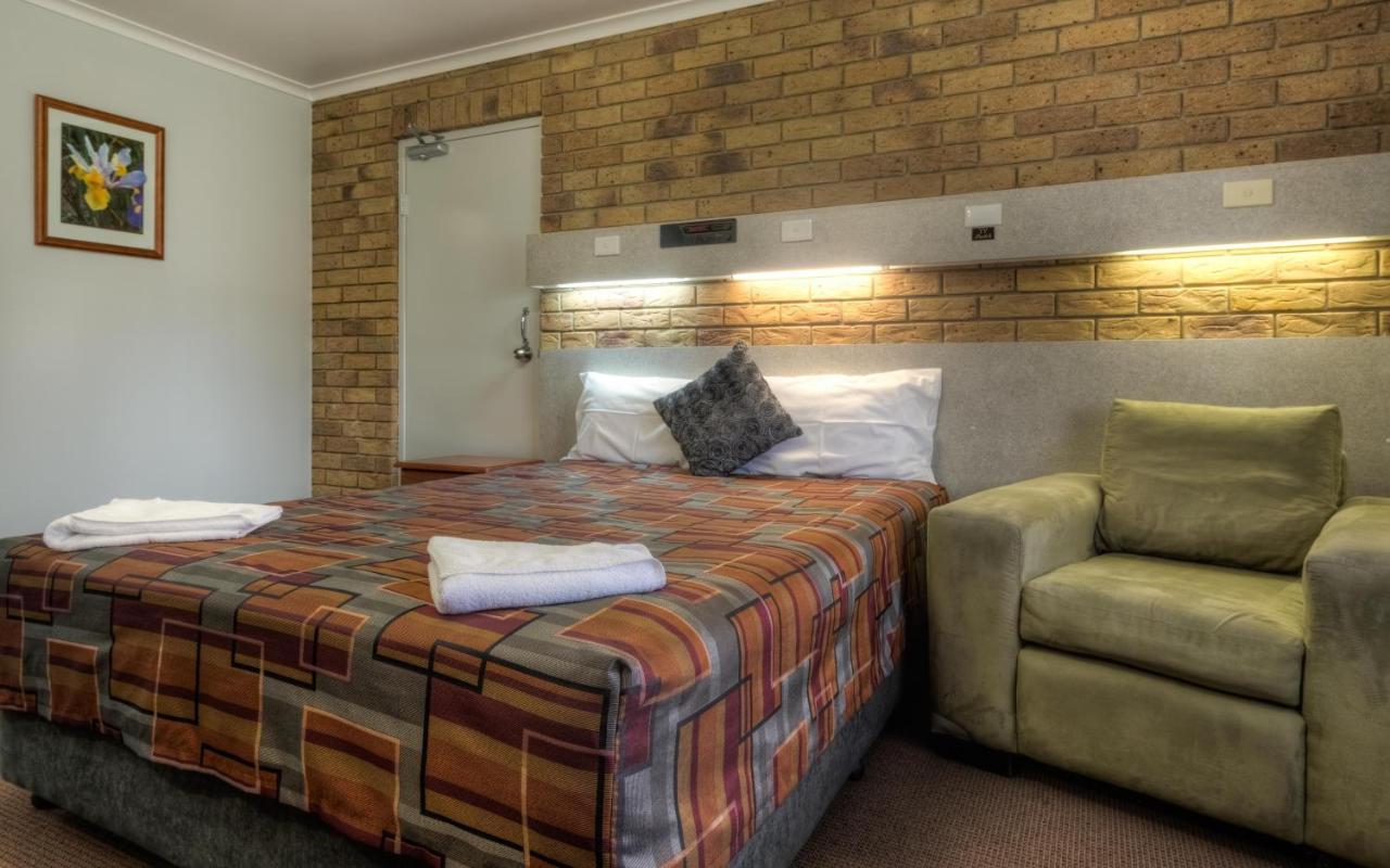 True Blue Motor Inn Рокгемптон Экстерьер фото